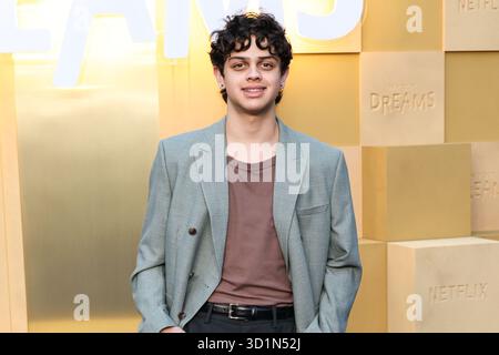 HOLLYWOOD, LOS ANGELES, KALIFORNIEN, USA - 28. OKTOBER: Der US-amerikanische Schauspieler Isaac Ordonez kommt bei der Weltpremiere von Netflix's „in Your Dreams“ am 28. Oktober 2025 im Egyptian Theatre Hollywood in Hollywood, Los Angeles, Kalifornien, USA. (Foto: Xavier Collin/Image Press Agency) Stockfoto