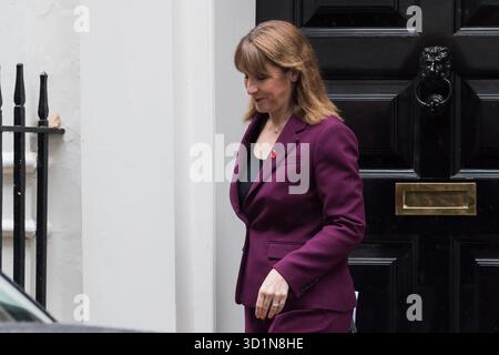 London, England, Großbritannien. Oktober 2025. Die Finanzkanzlerin RACHEL REEVES verlässt die Downing Street 11. (Kreditbild: © Wiktor Szymanowicz/ZUMA Press Wire) NUR REDAKTIONELLE VERWENDUNG! Nicht für kommerzielle ZWECKE! Quelle: ZUMA Press, Inc./Alamy Live News Stockfoto