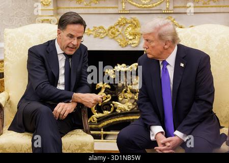 NATO-Generalsekretär Mark Rutte trifft sich mit US-Präsident Donald Trump Stockfoto