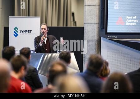 Antwerpen, Belgien. Oktober 2025. AUFMERKSAMKEIT REDAKTEURE: FOKUSBERICHTERSTATTUNG, VERTEILUNG ANGEFORDERT AN BELGA Port of Antwerp CEO Jacques Vandermeiren spricht während eines Presseshows von SynPet Technologies, Hafen Antwerpen-Brügge und Euroports über ein Kunststoffrecyclingprojekt am Mittwoch, den 29. Oktober 2025 im Havenhuis in Antwerpen. BELGA FOTO TOM GOYVAERTS Credit: Belga Nachrichtenagentur/Alamy Live News Stockfoto