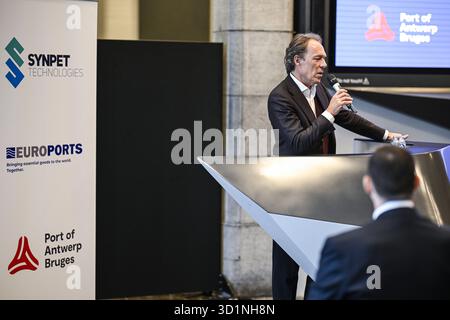 Antwerpen, Belgien. Oktober 2025. AUFMERKSAMKEIT REDAKTEURE: FOKUSBERICHTERSTATTUNG, VERTEILUNG ANGEFORDERT AN BELGA Port of Antwerp CEO Jacques Vandermeiren spricht während eines Presseshows von SynPet Technologies, Hafen Antwerpen-Brügge und Euroports über ein Kunststoffrecyclingprojekt am Mittwoch, den 29. Oktober 2025 im Havenhuis in Antwerpen. BELGA FOTO TOM GOYVAERTS Credit: Belga Nachrichtenagentur/Alamy Live News Stockfoto