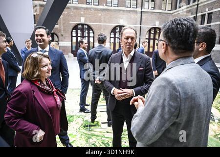 Antwerpen, Belgien. Oktober 2025. AUFMERKSAMKEIT REDAKTEURE: FOKUSBERICHTERSTATTUNG, VERTEILUNG ANGEFORDERT AN DEN CEO Jacques Vandermeiren BELGA Port of Antwerp, Foto vor einem Pressesprecher von SynPet Technologies, Hafen Antwerpen-Brügge und Euroports bezüglich eines Kunststoffrecyclingprojekts, Mittwoch, 29. Oktober 2025 im Havenhuis in Antwerpen. BELGA FOTO TOM GOYVAERTS Credit: Belga Nachrichtenagentur/Alamy Live News Stockfoto