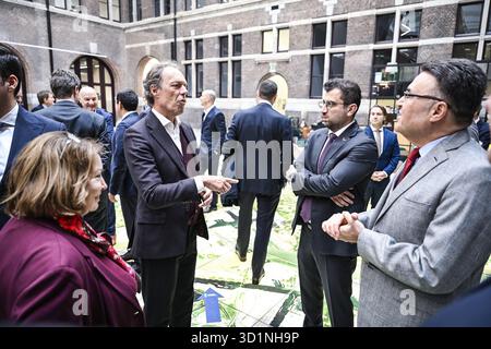 Antwerpen, Belgien. Oktober 2025. AUFMERKSAMKEIT REDAKTEURE: FOKUSBERICHTERSTATTUNG, VERTEILUNG ANGEFORDERT AN DEN CEO Jacques Vandermeiren BELGA Port of Antwerp, Foto vor einem Pressesprecher von SynPet Technologies, Hafen Antwerpen-Brügge und Euroports bezüglich eines Kunststoffrecyclingprojekts, Mittwoch, 29. Oktober 2025 im Havenhuis in Antwerpen. BELGA FOTO TOM GOYVAERTS Credit: Belga Nachrichtenagentur/Alamy Live News Stockfoto