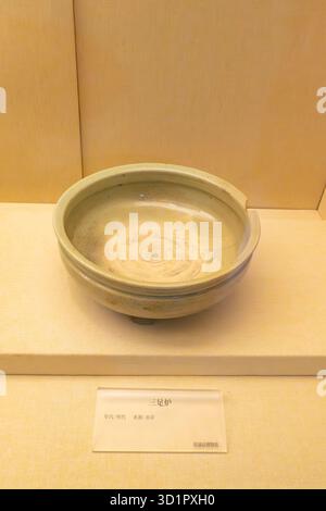 XiaPu Fujian China-14. August 2025: Stativgefäß im XiaPu Museum. Stockfoto