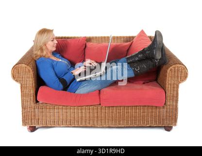Frau mit ihrem Laptop arbeiten Stockfoto