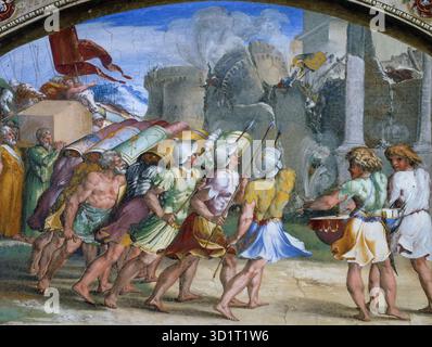 Der Fall von Jericho ist ein Fresko von Raffaello Sanzio (1483–1520), das Teil der Dekoration der Loggetta (kleine Loggia) im Apostolischen Palast in Vatikanstadt ist. Das Fresko stellt den biblischen Moment dar, als die Mauern von Jericho nach Josuas Armee durch die Stadt marschiert und symbolisiert die göttliche Intervention und den Siegeszug des Glaubens. Raphaels Komposition betont dynamische Figuren, klare Erzählungen und ausgewogene räumliche Anordnung und spiegelt die Klarheit, Harmonie und Eleganz wider, die für die Freskendekoration der Hochrenaissance charakteristisch sind. Stockfoto