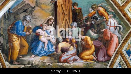 Die Anbetung der Könige ist ein Fresko von Raffaello Sanzio (1483–1520), das Teil der Dekoration der Loggetta (kleine Loggia) im Apostolischen Palast in Vatikanstadt ist. Die Szene zeigt die drei Könige, die dem Kindlein Christus Geschenke schenken, seine Göttlichkeit und die Anerkennung aller Nationen feiern. Raphaels Komposition kombiniert elegante Figuren, harmonische Arrangements und klare Erzählungen und veranschaulicht die Balance, Klarheit, Klarheit, und die charakteristische Anmut der Fresko-Dekoration der Hochrenaissance. Stockfoto