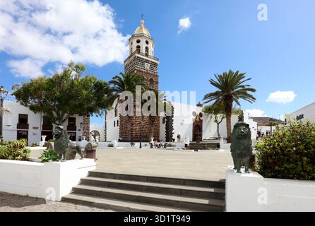 Zentraler Platz der Stadt Teguise, Lanzarote, Kanarische Inseln. Stockfoto