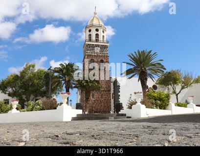 Zentraler Platz der Stadt Teguise, Lanzarote, Kanarische Inseln. Stockfoto
