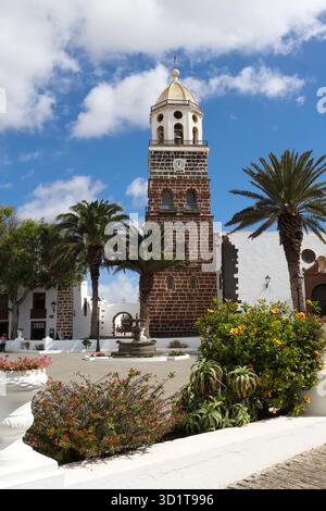 Zentraler Platz der Stadt Teguise, Lanzarote, Kanarische Inseln. Stockfoto