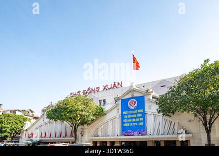 Ha Noi, Vietnam - 11.20.2023: Dong Xuan Markt in Hanoi, Vietnam, ein berühmter Markt und Wahrzeichen für Touristen in Vietnam, erbaut 1890. Stockfoto