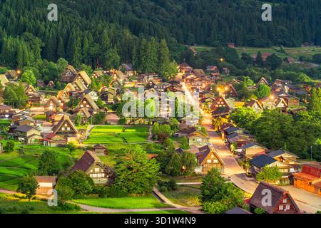 Shirakawa, Japan at twilight in the summer season. Stockfoto