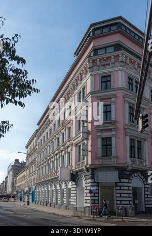 Renoviertes historisches Apartmenthaus, Lerchenfelder Guertel, Wien, Österreich Stockfoto