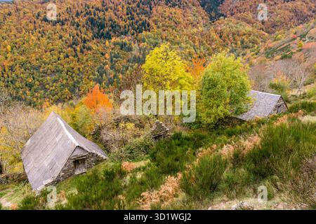 Typische Hütten, Bausen, Aran-Tal, Pyrenäen-Gebirge, Spanien, Europa Stockfoto