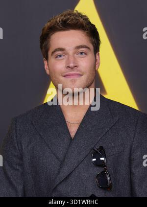 28. Oktober 2025 – Los Angeles, Kalifornien – Froy Gutierrez Los Angeles Red Carpet Premiere der HBO Original Comedy Series I Love LA im Paramount Studios Theater. Stockfoto