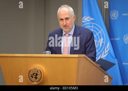 New York, USA. Oktober 2025. VEREINTE NATIONEN, NEW YORK - 29. OKTOBER 2025: Stéphane Dujarric, Sprecher des Generalsekretärs der Vereinten Nationen, Antonio Guterres, beschrieb die Zerstörung durch den Hurrikan Melissa als „beispiellos“ und forderte die internationale Gemeinschaft auf, die Wiederaufbaubemühungen zu unterstützen. Die Vereinten Nationen koordinieren sich mit nationalen Behörden und globalen Partnern, um die Schäden zu bewerten und humanitäre Soforthilfe zu leisten. (Foto: Luiz Rampelotto/EuropaNewswire/SIPA USA) Credit: SIPA USA/Alamy Live News Stockfoto