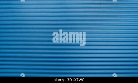 Blaue Aluminiumblende, Hintergrund oder Textur Stockfoto