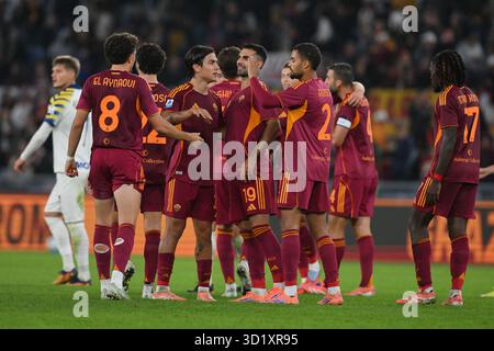 Stadio Olimpico, Rom, Italien. Oktober 2025. Fußball der Serie A; Roma gegen Parma; Romas Spieler feiern ihren Sieg am Ende des Spiels Credit: Action Plus Sports/Alamy Live News Stockfoto