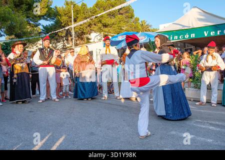 Paare tanzen, traditioneller Country-Tanz 'Ball pagès', typisch ibizanischer Tanz, Portinax, Ibiza, Balearen, Spanien Stockfoto