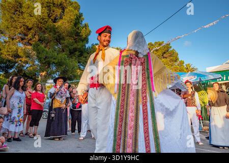 Paare tanzen, traditioneller Country-Tanz 'Ball pagès', typisch ibizanischer Tanz, Portinax, Ibiza, Balearen, Spanien Stockfoto