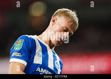 London, Großbritannien. Oktober 2025. Jan Paul van Hecke von Brighton & Hove Albion während des Achtelfinale-Spiels des Arsenal gegen Brighton & Hove Albion Carabao Cup im Emirates Stadium, London, England am 29. Oktober 2025 Credit: Dylan Hepworth/Every Second Media Credit: Every Second Media/Alamy Live News Stockfoto