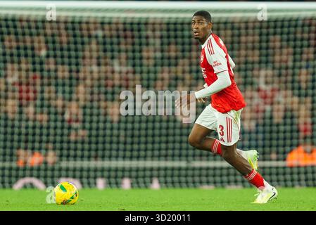London, Großbritannien. Oktober 2025. Cristhian Mosquera of Arsenal während des Achtelfinale-Spiels des Arsenal gegen Brighton & Hove Albion Carabao Cup im Emirates Stadium, London, England am 29. Oktober 2025 Credit: Dylan Hepworth/Every Second Media Credit: Every Second Media/Alamy Live News Stockfoto
