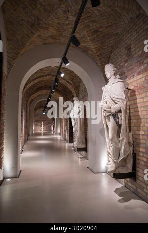 Budapest, Ungarn - 22. Juni 2019: Statue des Heiligen Römischen Kaisers Leopold II. Im ungarischen Parlamentsgebäude. Stockfoto