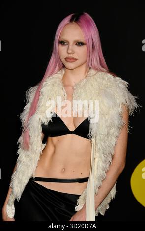LOS ANGELES, KALIFORNIEN - 28. OKTOBER: Adela bei der Los Angeles Premiere von HBO Original I Love LA im Paramount Theatre am 28. Oktober 2025 in Los Angeles Stockfoto