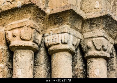 Portal der Pfarrkirche Santa María, romanisch, Schloss Aínsa, 11. Und 17. Jahrhundert, Stadt Aínsa, Aínsa-Sobrarbe Stockfoto