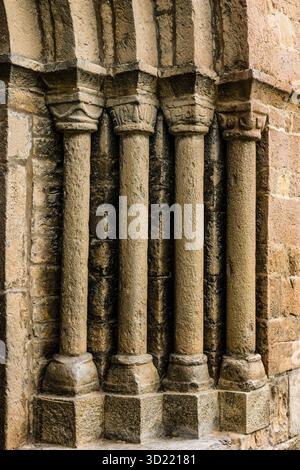 Portal der Pfarrkirche Santa María, romanisch, Schloss Aínsa, 11. Und 17. Jahrhundert, Stadt Aínsa, Aínsa-Sobrarbe Stockfoto