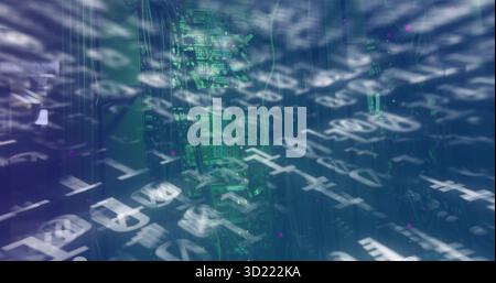 Streaming von Code-Symbolen über das Rack mit grün beleuchteten Leiterplatten und Netzwerkkabeln im Rechenzentrum Stockfoto