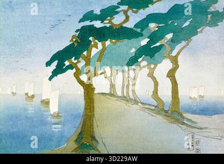 Bertha Boynton Lum - Pines by the Sea - 1916 - zeigt eine ruhige Küstenszene im Stil des traditionellen japanischen Holzschnitts. Im Vordergrund: Mehrere stilisierte Kiefern mit dickem, blaublaublauem Laub und knorrigen Stämmen säumen einen schmalen, sandigen Pfad, der sich entlang des Wasserrandes biegt. Hintergrund: Das Meer hat eine ruhige, hellblaue Farbe, die den Himmel reflektiert. Mehrere kleine Segelboote mit weißen Segeln sind auf dem Wasser in der Ferne zu sehen. Atmosphäre: Das Muster verwendet weiche, dezente Farben, um eine atmosphärische und poetische Vision der Landschaft zu schaffen. Stockfoto
