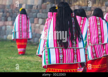 Folklorefest in Cuzco am Plaza de Armas. Inka-Ritual. Stockfoto