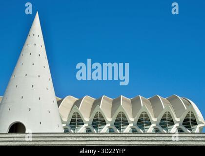 Moderne Architektur der Stadt der Künste und Wissenschaften mit klarem blauen Himmel in Valencia Stockfoto