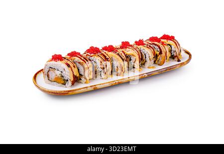 Köstliche Sushi-Brötchen, kunstvoll auf einer Servierplatte angeordnet Stockfoto