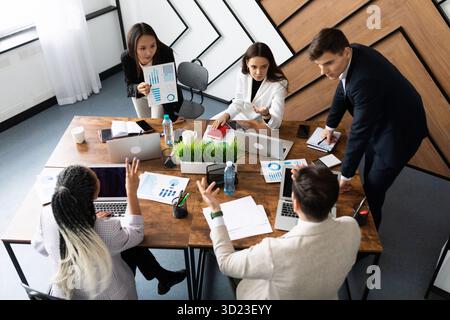Unternehmer und Business-Menschen-Konferenz in modernen Meetingraum Stockfoto