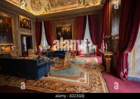 GENUA, ITALIEN, 14. SEPTEMBER 2024 - die prächtigen Innenräume der Räume des Palastes Angelo Giovanni Spinola in Genua, Italien Stockfoto