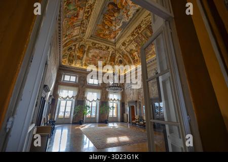 GENUA, ITALIEN, 14. SEPTEMBER 2024 - die prächtigen Innenräume der Räume des Palastes Angelo Giovanni Spinola in Genua, Italien Stockfoto