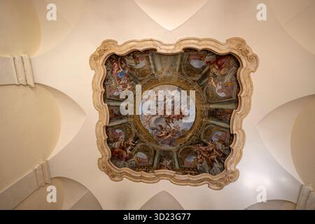 GENUA, ITALIEN, 14. SEPTEMBER 2024 - die Freskendecke des Lauro-Palastes in Genua, Italien Stockfoto