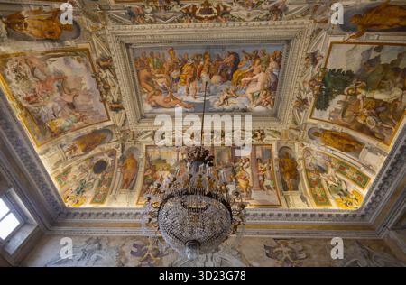 GENUA, ITALIEN, 14. SEPTEMBER 2024 - die Freskendecke der Räume des Palastes Angelo Giovanni Spinola in Genua, Italien Stockfoto