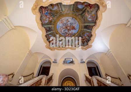 GENUA, ITALIEN, 14. SEPTEMBER 2024 - die Freskendecke des Lauro-Palastes in Genua, Italien Stockfoto