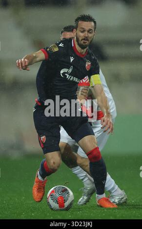 Nus, Serbien. Oktober 2025. Crvena Zvezda's Mirko Ivanic während des Fußballspiels der Serbischen Superliga zwischen Crvena Zvezda (Roter Stern) und Radnicki NIS Stockfoto