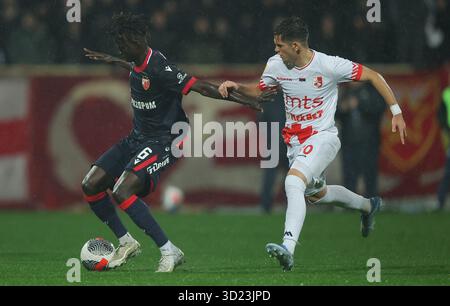 Nus, Serbien. Oktober 2025. Crvena Zvezda's Bajo Mahmudu während des Fußballspiels der Serbischen Superliga zwischen Crvena Zvezda (Roter Stern) und Radnicki NIS Stockfoto