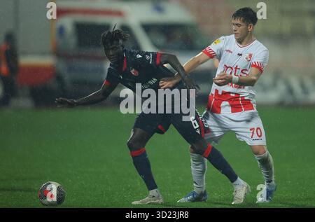 Nus, Serbien. Oktober 2025. Crvena Zvezda's Bajo Mahmudu während des Fußballspiels der Serbischen Superliga zwischen Crvena Zvezda (Roter Stern) und Radnicki NIS Stockfoto
