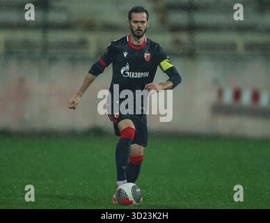 Nus, Serbien. Oktober 2025. Crvena Zvezda's Mirko Ivanic während des Fußballspiels der Serbischen Superliga zwischen Crvena Zvezda (Roter Stern) und Radnicki NIS Stockfoto