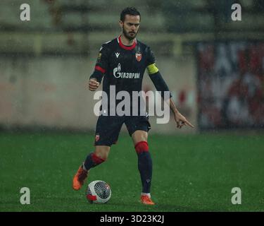 Nus, Serbien. Oktober 2025. Crvena Zvezda's Mirko Ivanic während des Fußballspiels der Serbischen Superliga zwischen Crvena Zvezda (Roter Stern) und Radnicki NIS Stockfoto
