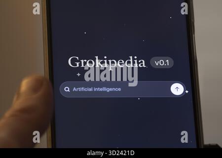 Grokipedia KI-generierte Online-Enzyklopädie auf einem Telefon. Stockfoto