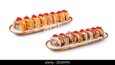 Köstliche Sushi-Brötchen, kunstvoll auf eleganten Platten angeordnet Stockfoto