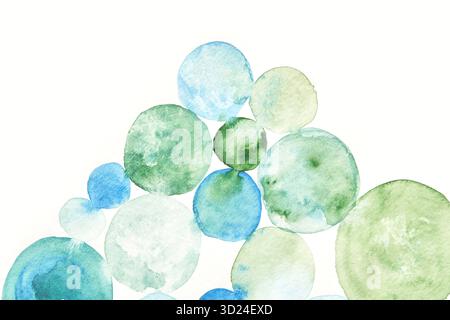 Abstrakte Aquarellkreise in Blau- und Grüntönen auf weißem Hintergrund Stockfoto