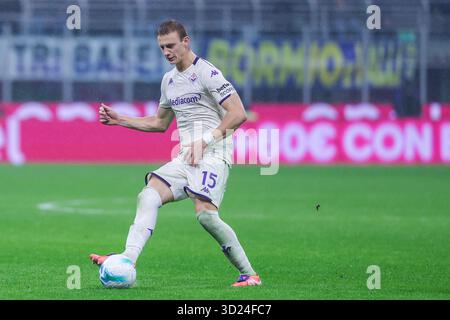 Mailand, Italien. Oktober 2025. Pietro Comuzzo von ACF Fiorentina wurde 2025/26 während des Fußballspiels der Serie A zwischen dem FC Internazionale und ACF Fiorentina im San Siro Stadium gesehen Stockfoto